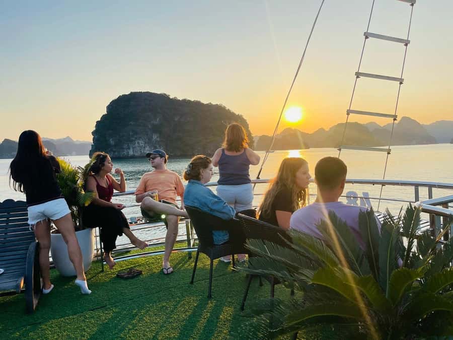 From Hanoi: Ha Long Bay Luxury Day Cruise with Food & Kayak - What to pack for this particular day