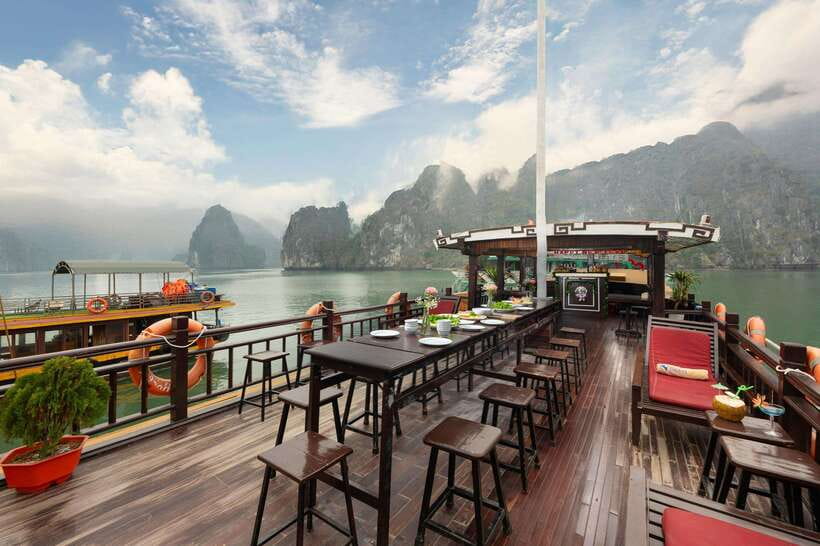 From Hanoi: Lan Ha Bay | Kayaking, Sightseeing, Cruise Trip - Cruising through southern Ha Long Bay