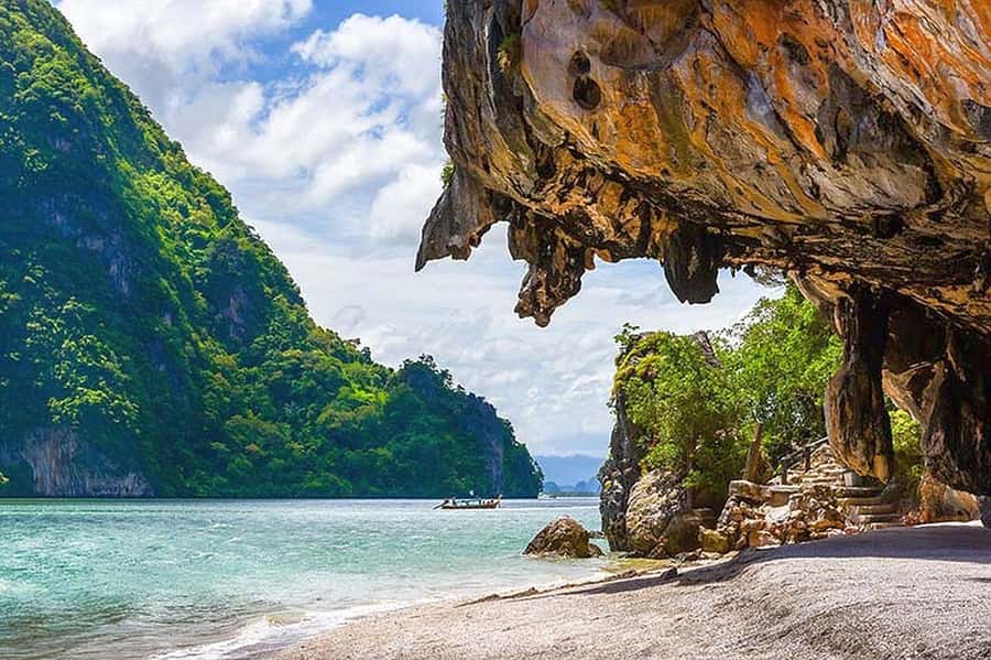 From Khao Lak: Premium James Bond Sunset and Canoe Adventure - Sunset dinner on Phang Nga Bay