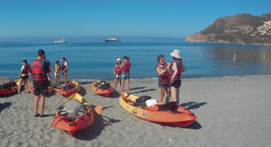 From La Herradura: Maro Cerro Gordo Kayak Tour - Who will enjoy this most?