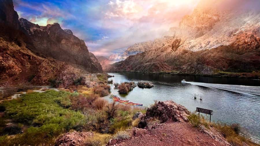 From Las Vegas: Moonlight Kayak Tour on the Colorado River - The sunset paddle sets the tone