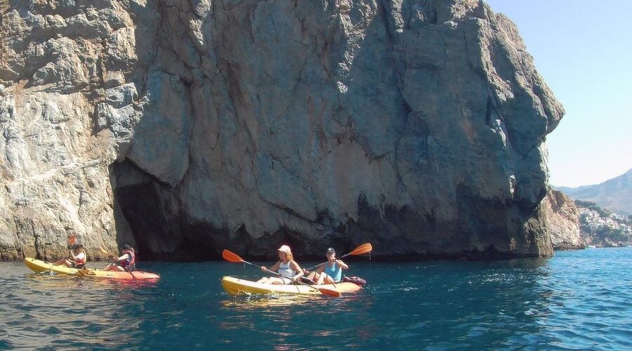 From Málaga: Cliffs of Maro-Cerro Gordo Guided Kayaking Tour - How much guiding should you expect?