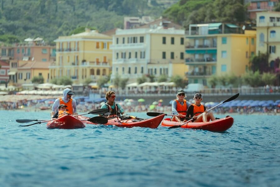From Monterosso to Vernazza: Guided Cinque Terre Kayak Tour - Key points at a glance