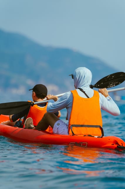 From Monterosso to Vernazza: Guided Cinque Terre Kayak Tour - Guides make the difference