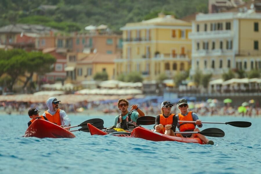 From Monterosso to Vernazza: Guided Cinque Terre Kayak Tour - Starting at Monterosso beach