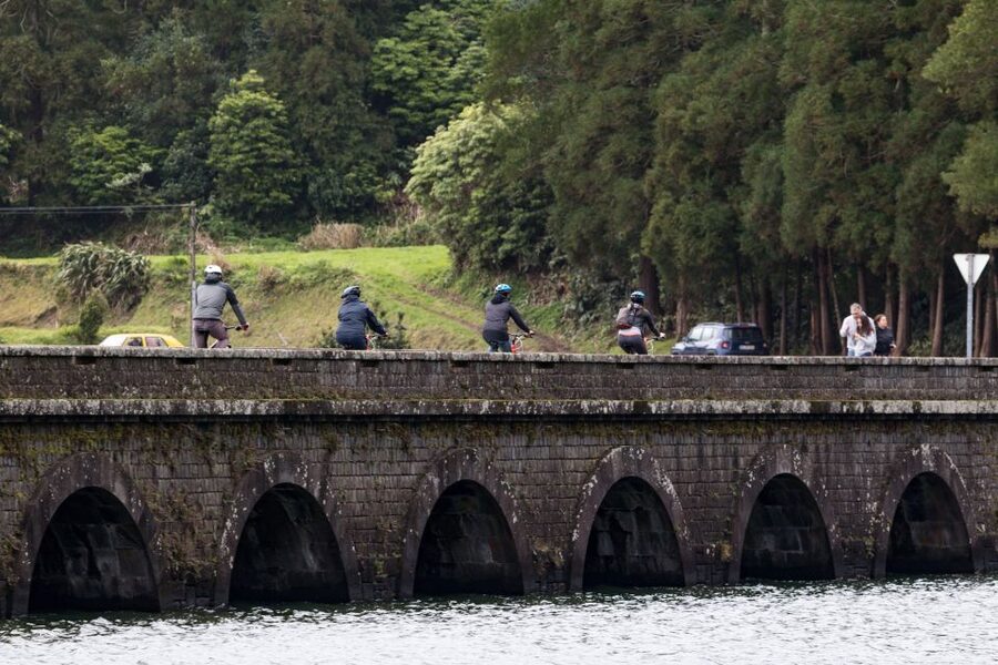 From Ponta Delgada: Sete Cidades Jeep, Bike, & Kayak Ride - Kayaking on the volcanic lagoon