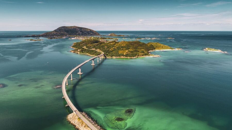 From Tromsø: Kayak trip with lunch and sauna at Sommarøy - Four and a half hours to walk, hike, or use the sauna