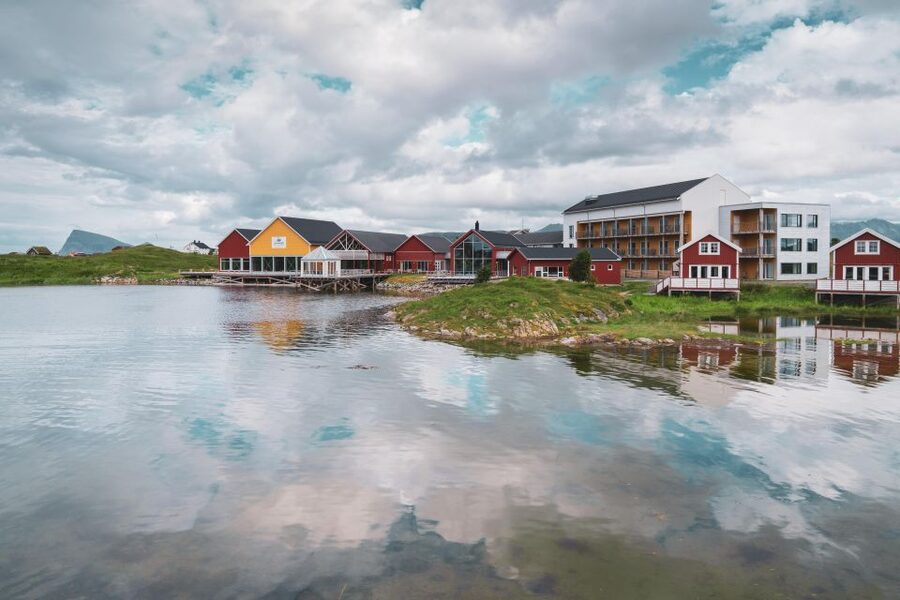 From Tromsø: Kayak trip with lunch and sauna at Sommarøy - The 7:10 pm return bus