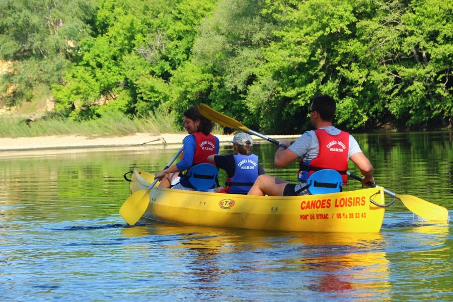 From Vitrac: Dordogne River Canoe Rental - Castelnaud-la-Chapelle and its hilltop castle