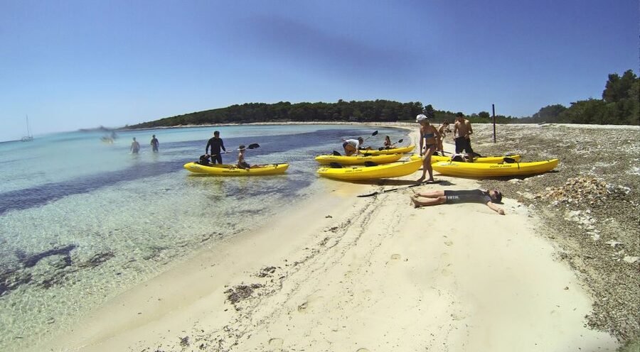 From Zadar: Full-Day Kayaking Tour in Dugi Otok - Lunch on Dugi Otok: restaurant or packed food