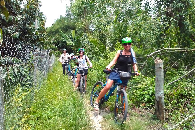 Full Day Off The Beaten Track the Mekong Delta. - Lunch, fruit, coffee, and local food