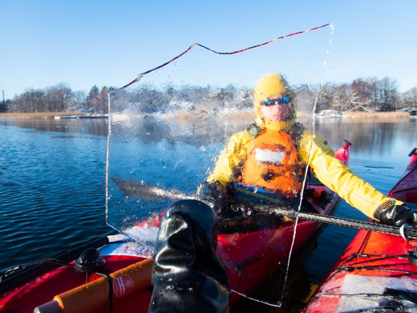 Gdansk: Winter Kayaking Tour - Paddling past the shipyard cranes