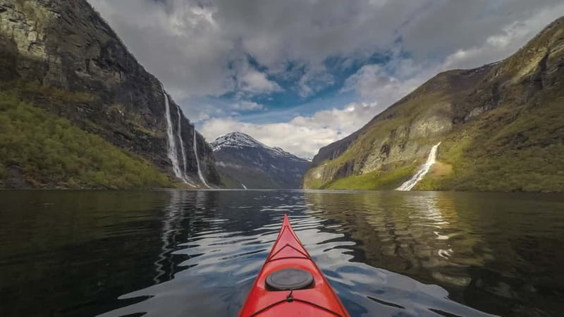 Geiranger: Guided Kayak Tour in Geiranger Fjord - Getting ready for the first paddle