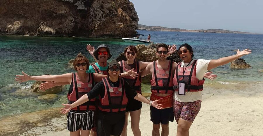 Gozo: 1 Hour Kayak plus +Cave Tour + Drop off Blue Lagoon - What the $41 price really covers