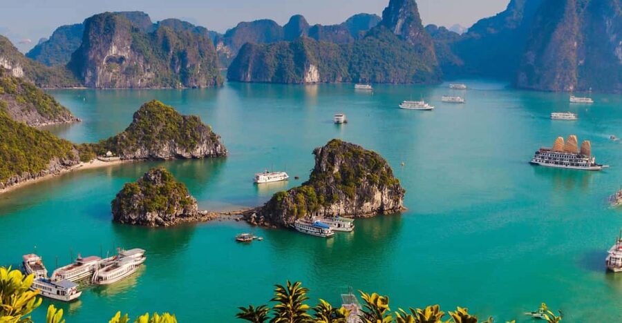 Ha Long 1 Day Luxury Small Group & Kayaking - Kayaking or Bamboo Boat at Luon Cave