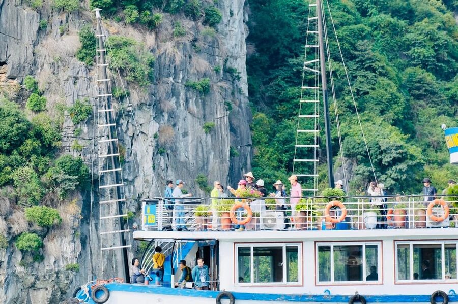 Ha Long 1 Day Luxury Small Group & Kayaking - Titop Island: Beach or Peak