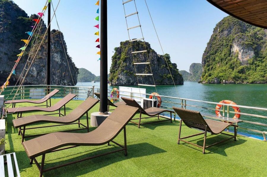 Ha Long: Afternoon Cruise with Lunch, Kayaking, and Swimming - Titop Island’s viewpoint and beach