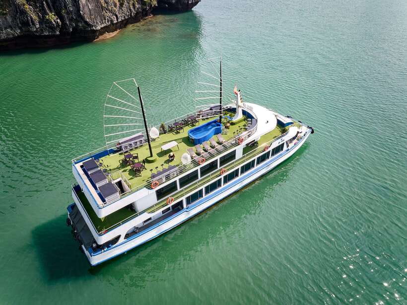 Ha Long & Bai Tu Long bay cruise wt Kayakking & buffet lunch - Luon Cave by kayak or bamboo boat