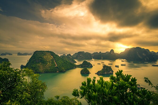Ha Long Bay Cruise Day Tour-Cave, Kayaking,Ti top island & Lunch - Sung Sot Cave and its steep stairway