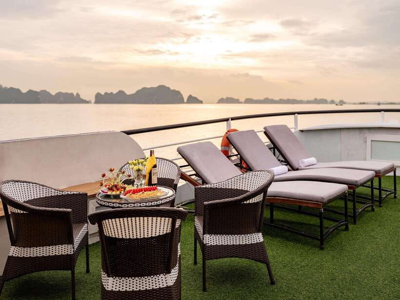 Ha Long Bay Deluxe Cruise & kayaking - 1 Day - Choosing between the marina and Hanoi pickup