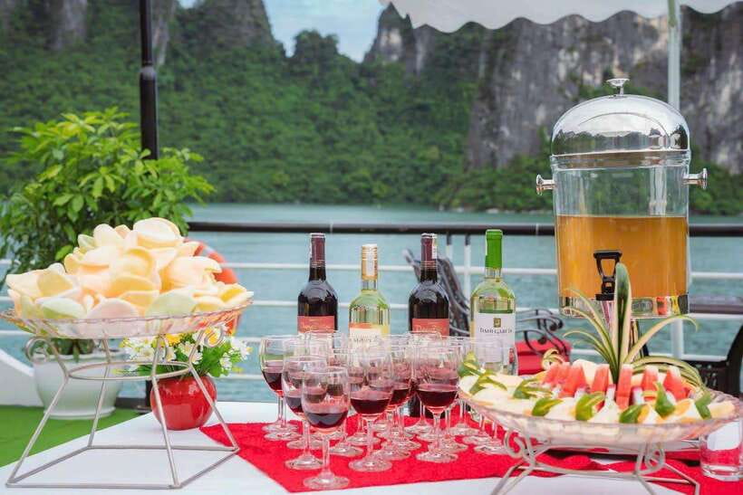 Ha Long Bay Deluxe Cruise & kayaking - 1 Day - Who should book this day cruise?