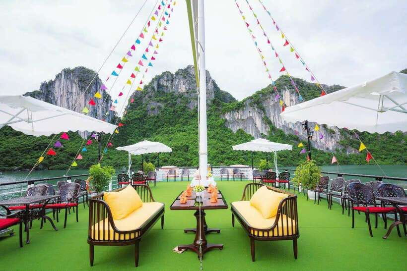 Ha Long Bay Deluxe Cruise & kayaking - 1 Day - Boarding at Tuan Chau and settling into the cruise