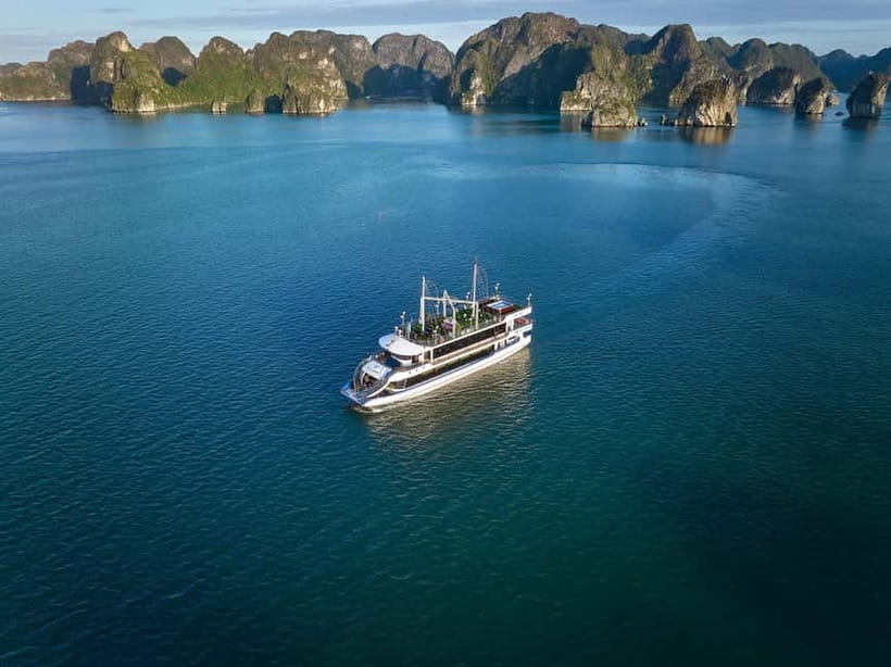 Ha Long Bay- Luxury Day Cruise, Lunch& Kayaking&Sunset party - Sung Sot Cave and its high ceiling