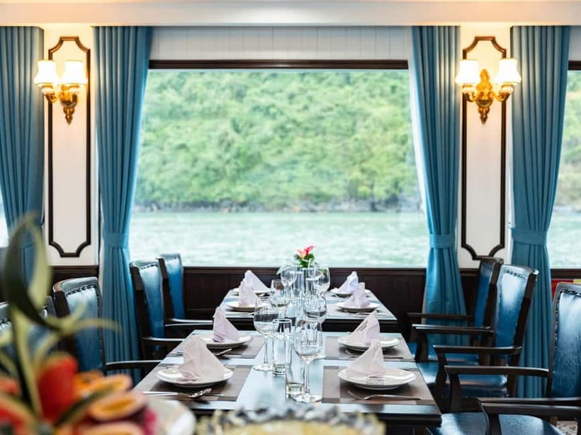 Ha Long Bay- Luxury Day Cruise, Lunch& Kayaking&Sunset party - Titop Island and the 300-step climb