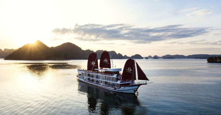 Ha Long & Lan Ha Bays: 2-Day Cruise with Meals & Kayaking - Day one: lunch, Bright Cave, and sunset over the karsts
