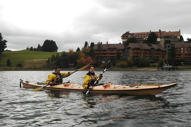 Half a day of kayaking on Lake Moreno in private service - How the four-hour timing affects the value