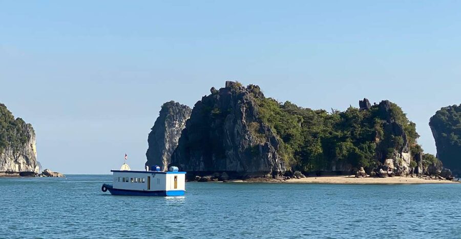 Half day Lan Ha Bay : Boat Trip , Kayaking,Snorkel - Kayaking into quieter corners of Lan Ha Bay