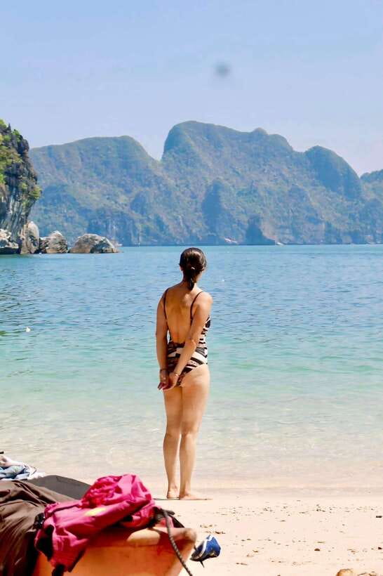 Half day Lan Ha Bay excursion ( 4 hours ): Kayaking, Snorkel - Kayaking through caves, lagoons, and Cai Beo