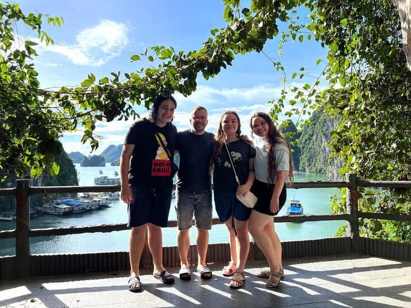 Halong 6 Hours Cruise: Kayak, Cave, Lunch, Beach & Island - Luon Cave by kayak or bamboo boat