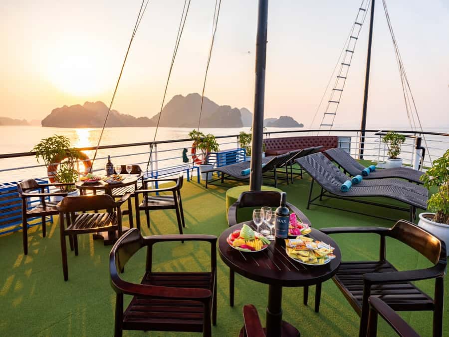 Halong Bay: Day Cruise with Caves, Kayaking & Sunset Party - Exploring Sung Sot Cave, Halong Bay’s largest grotto