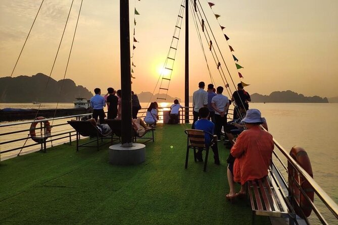 Halong Bay Day Tour With Titop Island, Cave, Kayak & Lunch - Guides and group management
