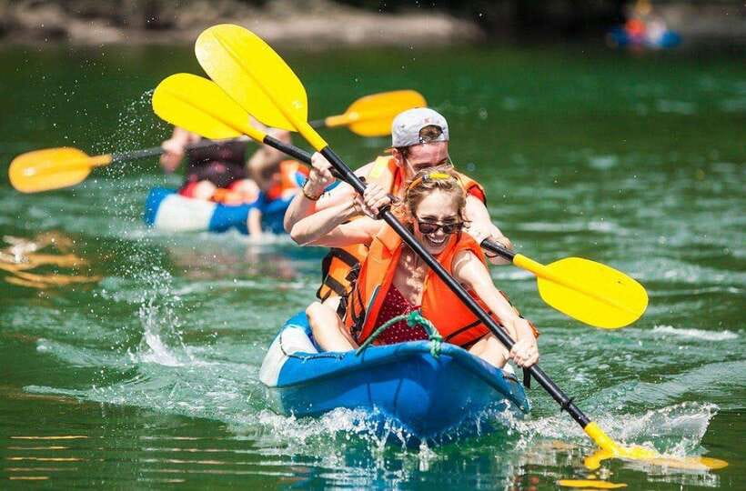 Halong Bay: Full-Day 4-Star Experience with Kayaking - Kayaking or a sampan through Luon Cave