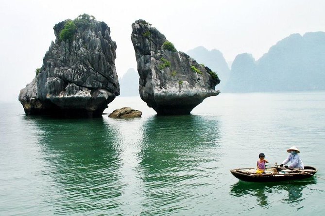 Halong Bay Full Day with Kayaking, Hiking viewpoint, Cave - Deluxe To Luxury - Guide quality can shape the whole day