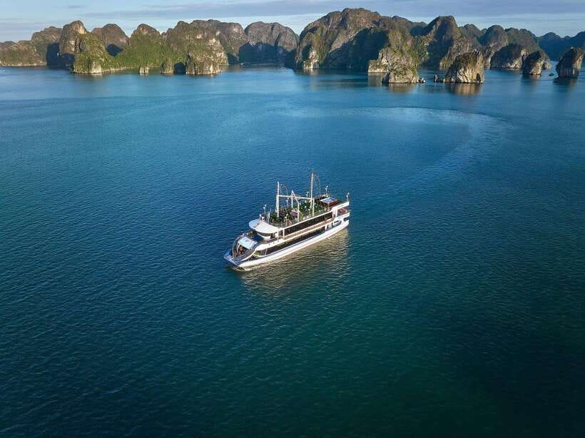 Halong Bay Luxury Cruise: Kayak&Swim,Cave, Party BEST SELLER - Titov Island for swimming or a high view
