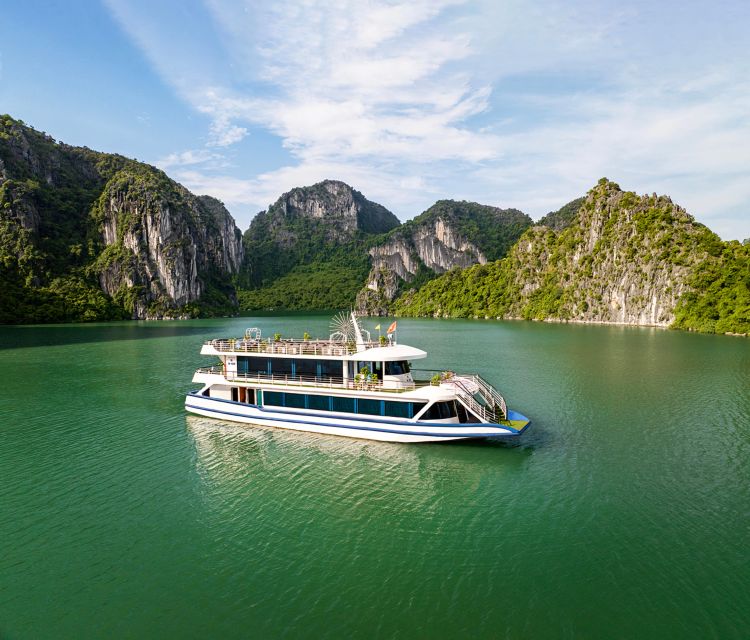 Halong Bay Luxury Cruise with Kayaking & Lunch Buffet - What this Halong Bay day cruise is really like