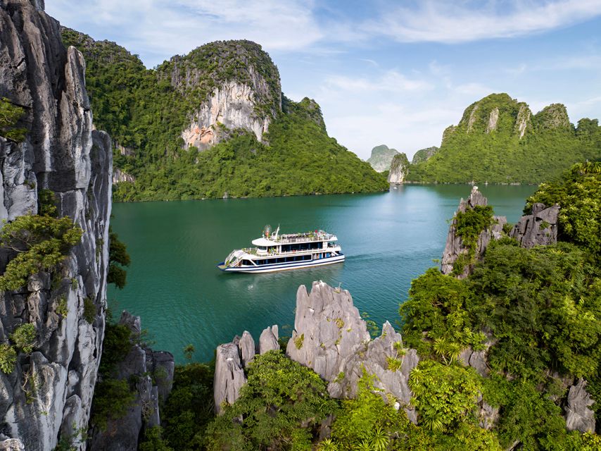 Halong Bay Luxury Cruise with Kayaking & Lunch Buffet - Swimming and climbing Titop Island