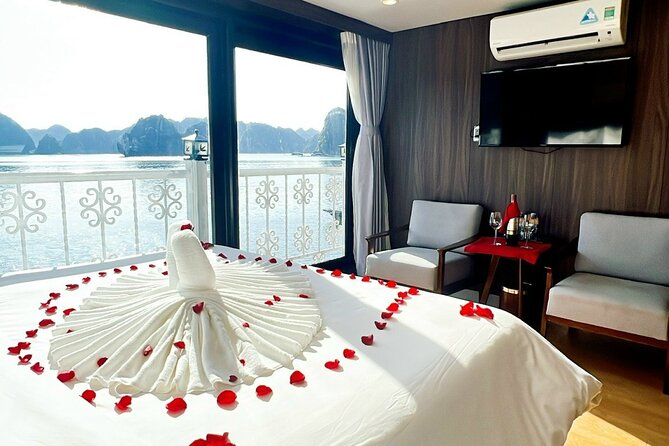 HaLong, LanHa bay 2days and 1 nite Kayak on Vega Legend Cruise. - Day one: from Ha Long Bay toward Lan Ha Bay