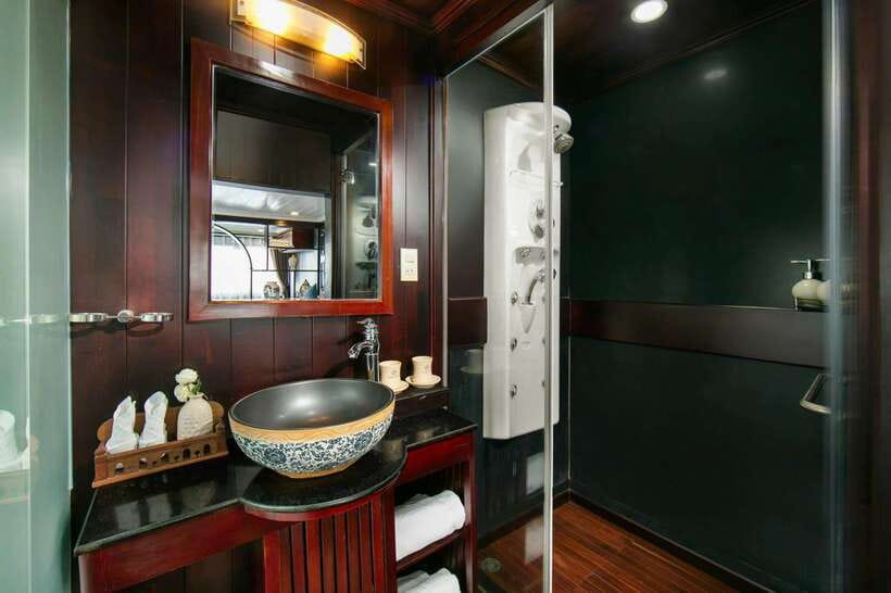 Hanoi: 2-Day Halong Bay Boutique Cruise with Kayaking - Choosing between three parts of the bay