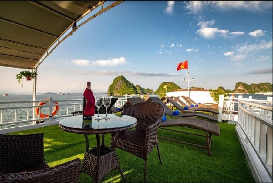 Hanoi: 2-Day Halong Bay Boutique Cruise with Kayaking - Food, cabins, and the level of comfort
