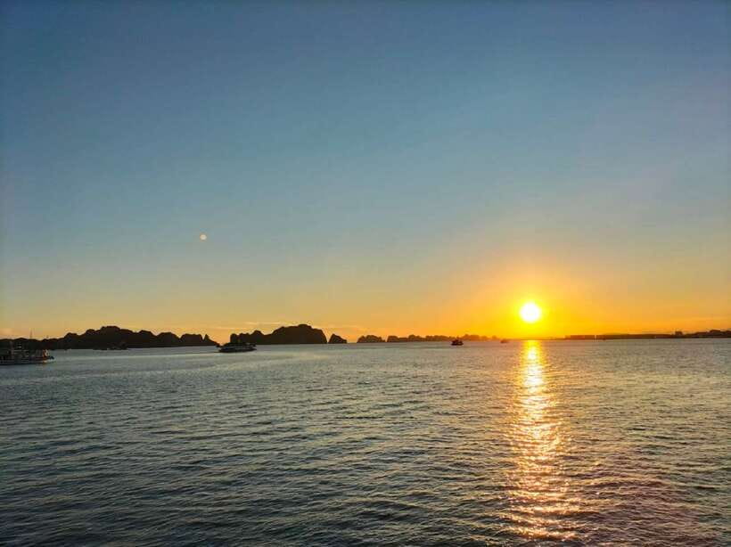 Hanoi: Ha Long Bay Day Cruise - Swimming, Meal, Kayaking - Food, costs, and what is really included