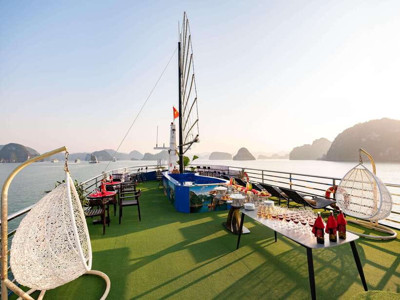 Hanoi: Halong Bay Cruise, Amazing Cave, Titov Island & Kayak - Sung Sot Cave, the surprise inside the mountain