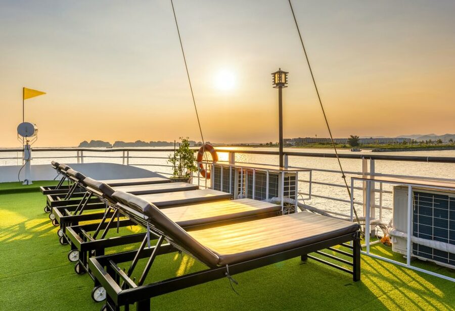 Hanoi: Halong Bay Cruise, Amazing Cave, Titov Island & Kayak - Sunset party on the return cruise