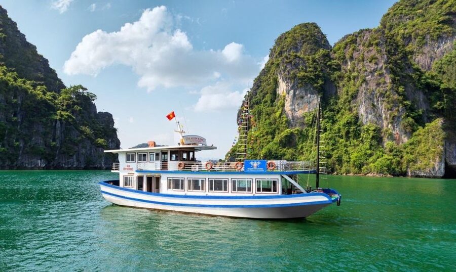 Hanoi: Halong Bay Day Trip with Titop Island, Cave, & Kayak - Kayaking or bamboo boating at Luon Cave