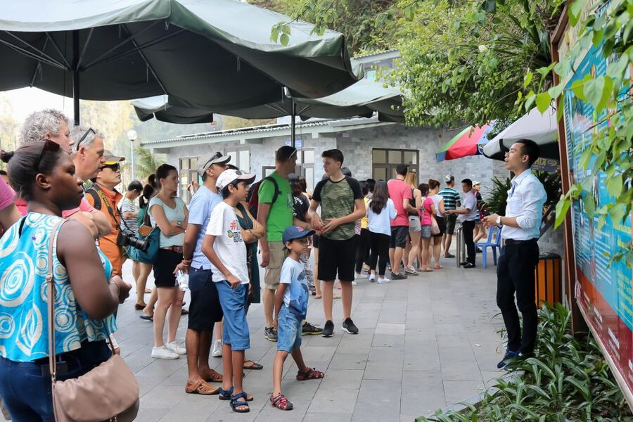 Hanoi: Islands & Caves Ha Long Cruise with Lunch & Kayaking - Weather and the best expectations