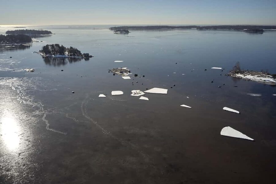 Helsinki: Winter Kayaking in Eastern Helsinki Archipelago - Two relaxed hours among the eastern islands