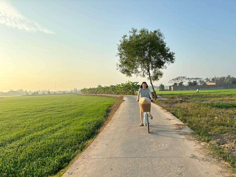 Ho Chi Minh City: 2-Day Bike & Kayak Mekong Delta Tour - Sampan canals, honey tea, and coconut candy